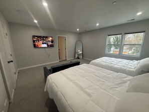 5 bedrooms, iron/ironing board, WiFi, bed sheets - Modern 4-Level House near DC & Annapolis (Bowie)