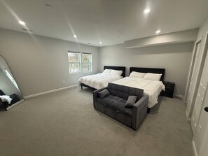 5 bedrooms, iron/ironing board, WiFi, bed sheets