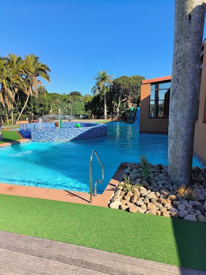 Large, spacious 2-bedroom, 2.5-bathroom villa, river views, golf ,tennis , beach