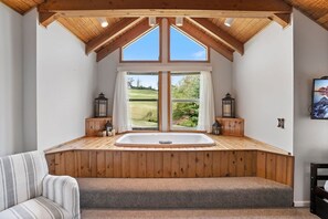 Interior - Ultimate Norris Lake Cabin in Deerfield (LaFollette)
