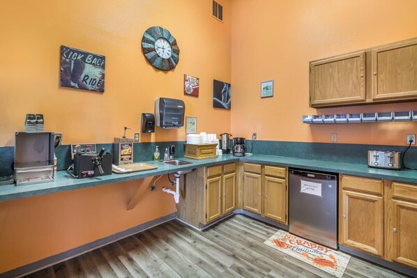Deluxe Double Room, 2 Double Beds, Hill View | In-room dining - The Roosevelt Hotel & RV Park Gateway to Theodore Roosevelt National Park-Medora-on i-94 (Wibaux)