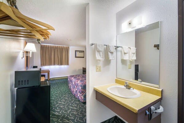 Premium bedding, down comforters, pillowtop beds, individually decorated - The Roosevelt Hotel & RV Park Gateway to Theodore Roosevelt National Park-Medora-on i-94 (Wibaux)