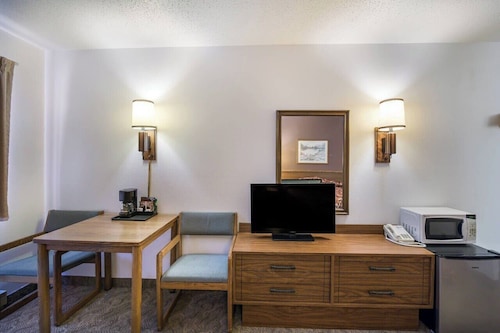 The Roosevelt Hotel & RV Park