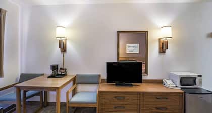 The Roosevelt Hotel & RV Park