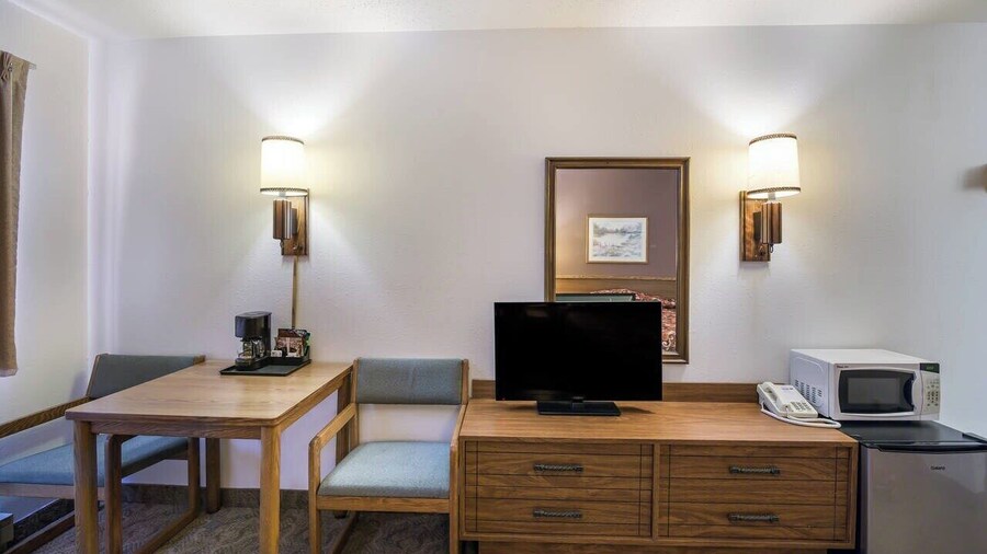 The Roosevelt Hotel & RV Park