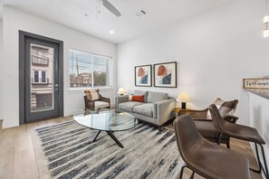 Unclassified image, 2 of 15, button - Modern 2BR Townhome Near TSU & Magnolia Ave (Fort Worth)