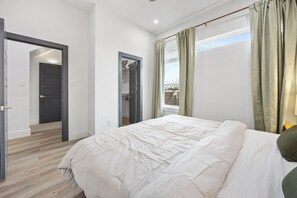 Unclassified image, 4 of 15, button - Modern 2BR Townhome Near TSU & Magnolia Ave (Fort Worth)