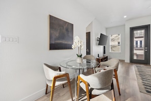 Unclassified image, 3 of 15, button - Modern 2BR Townhome Near TSU & Magnolia Ave (Fort Worth)