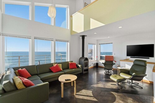 The Lightbox   Ocean View of Three Arch Rocks