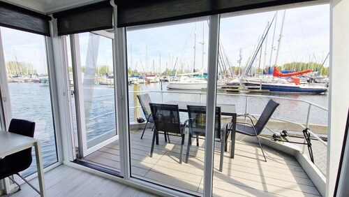 Unique Houseboat near Amsterdam (20 min)