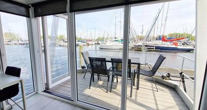 Unique Houseboat near Amsterdam (20 min)