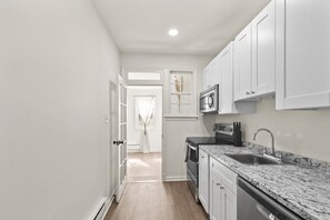 Fridge, microwave, oven, stovetop - Large 6BR Property in DC | Sleeps Groups | 4 Baths (Washington)