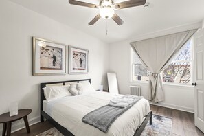 6 bedrooms, iron/ironing board, WiFi, bed sheets - Large 6BR Property in DC | Sleeps Groups | 4 Baths (Washington)