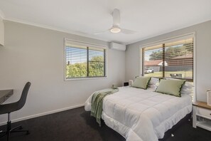 2 bedrooms, iron/ironing board, Internet, bed sheets