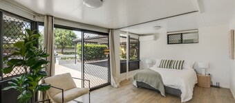 Prime Stay – Steps from St Vincent’s & Grammar!