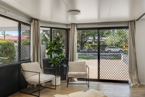 Interior - Prime Stay – Steps from St Vincent’s & Grammar! (East Toowoomba)