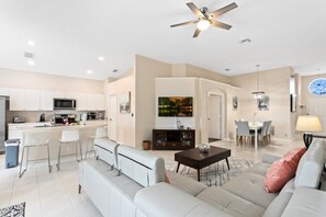 Unclassified image, 3 of 32, button