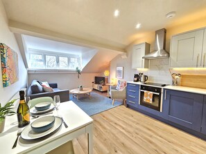 TV - Stylish Loft Apartment Short Walk to York Minster (York)