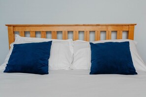 2 bedrooms, iron/ironing board, internet, bed sheets - Relaxing Home off Bishy Rd Perfect for City Break (York)