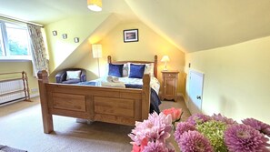 1 bedroom, iron/ironing board, free WiFi, bed sheets - Beckside - Peaceful Garden House (York)