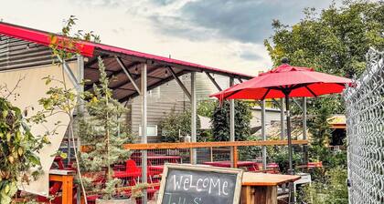 Spacious private whole guest house in NE Portland!