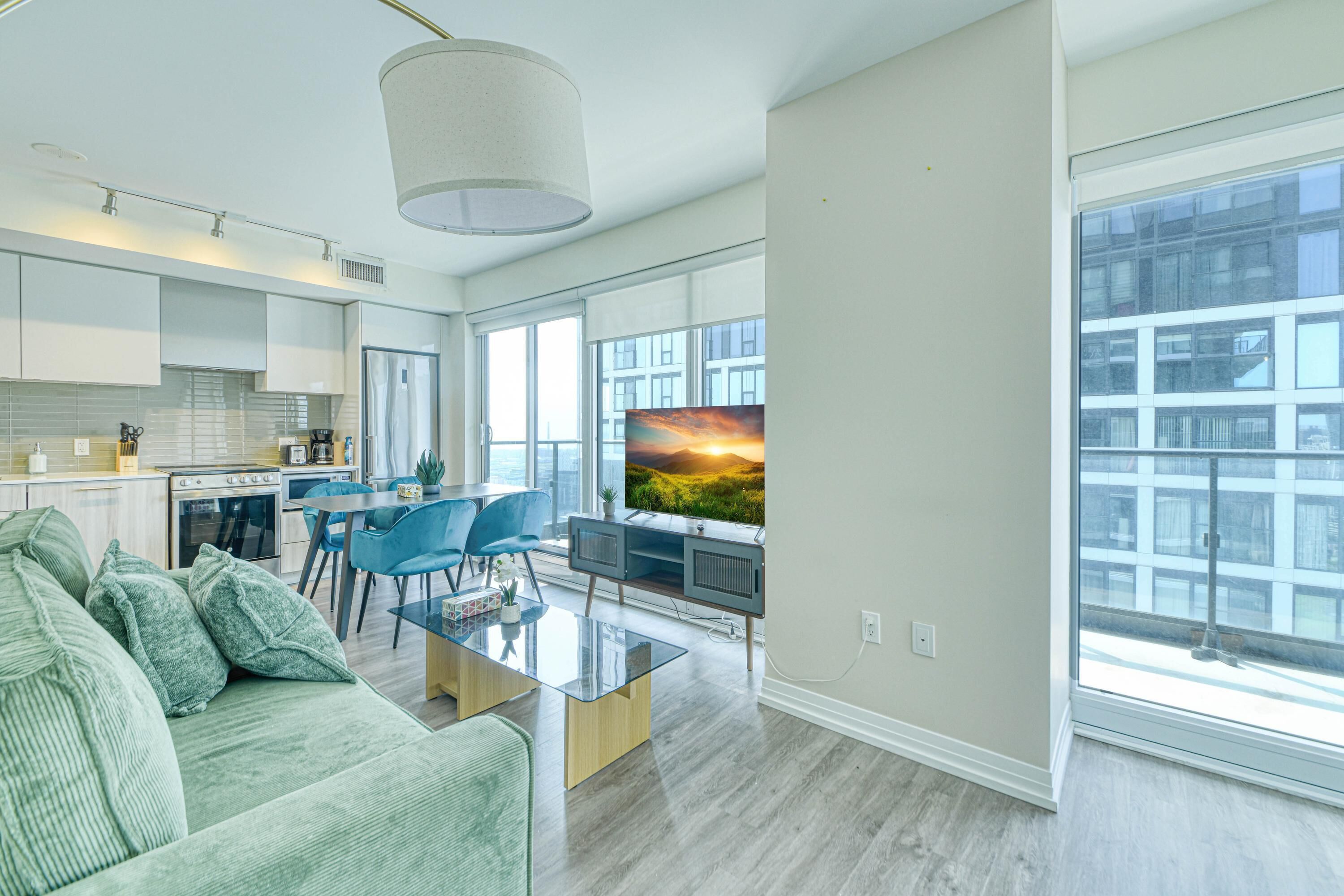 ห้องพาโนรามิกสวีท, 2 ห้องนอน | บริเวณนั่งเล่น | ทีวี 65 นิ้ว พร้อมช่องดิจิตอล