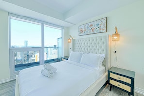 Suite panorámica, 2 habitaciones | Cortinas opacas, tabla de planchar con plancha, wifi gratis