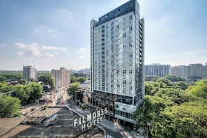 Luokittelematon kuva, 5 kautta 9, painike