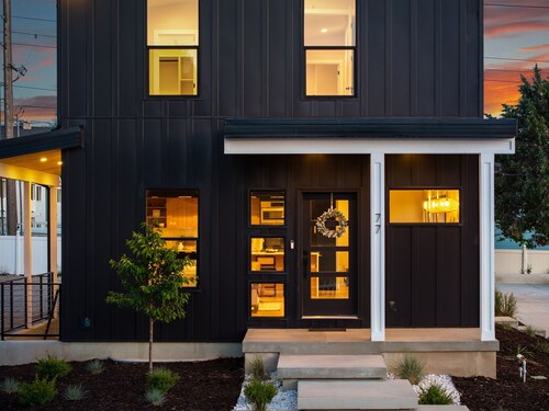 Modern Style Home, Near Expo, RSL, Skiing