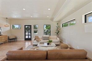 Unclassified image, 5 of 67, button - Modern Style Home, Near Expo, RSL, Skiing (Sandy)