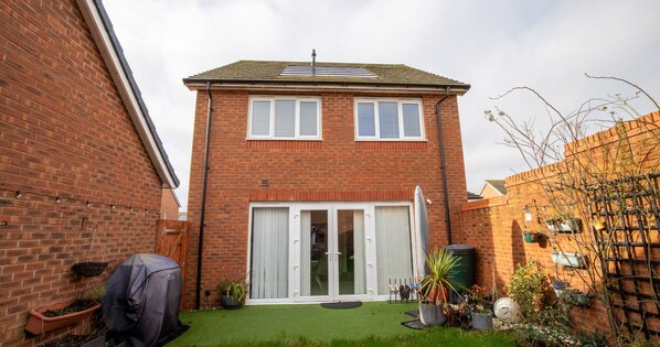 Unclassified image, 1 of 29, button