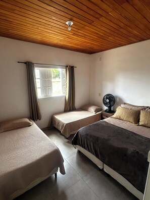 4 makuuhuonetta, silitysrauta/-lauta, Wi-Fi, vuodevaatteet