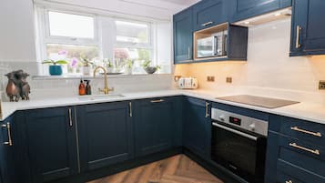 Dishwasher, cookware/dishes/utensils