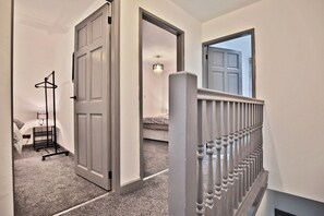 2 dormitorios, tabla de planchar con plancha, Internet y ropa de cama