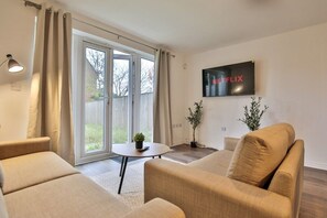 TV - Littlebrooke House | Bolton | Free Parking (Bolton)