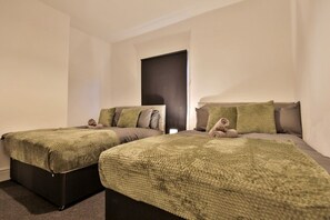 2 chambres, fer et planche à repasser, accès Internet, draps fournis