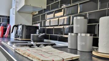 Réfrigérateur, micro-ondes, four, grille-pain