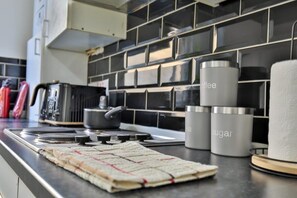 Réfrigérateur, micro-ondes, four, grille-pain