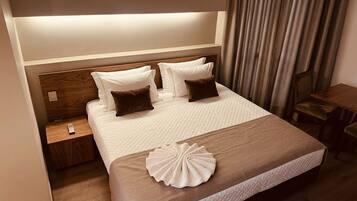 Standard Double Room | Laptop workspace, free WiFi