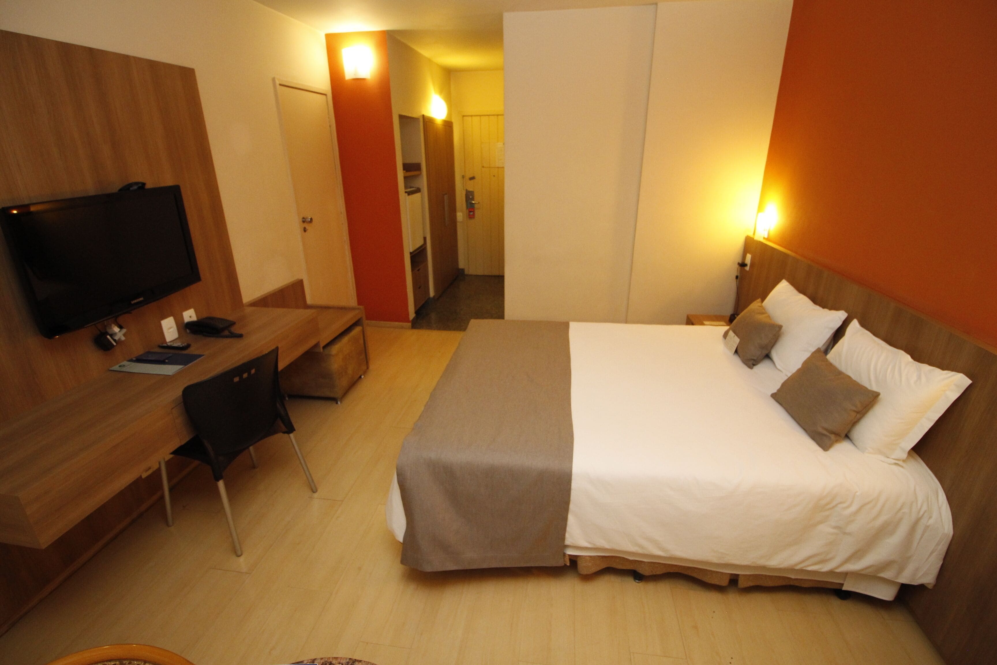 Executive Room | Bathroom | Shower, hair dryer, towels, soap