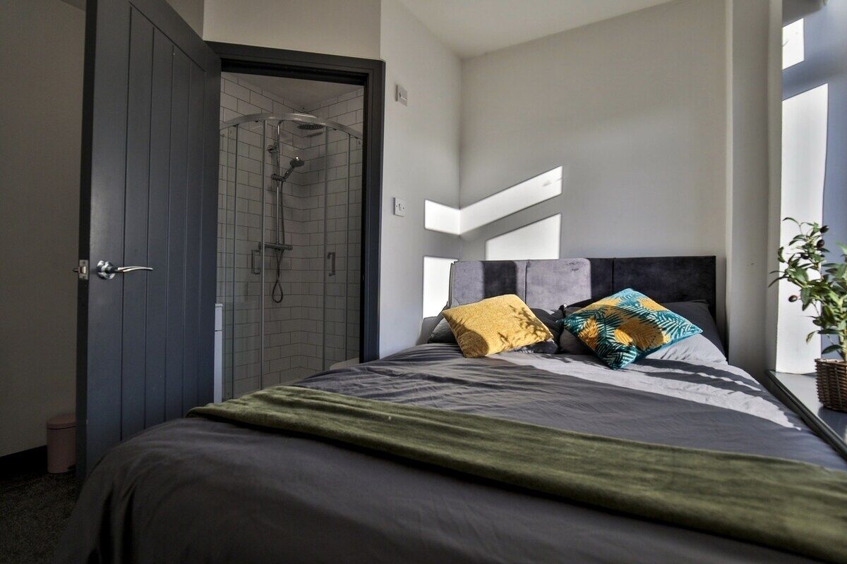 2 dormitorios, tabla de planchar con plancha, Internet y ropa de cama