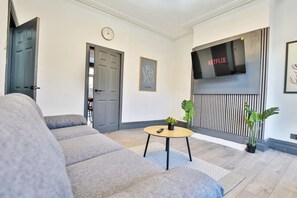 Unclassified image, 4 of 31, button - Chesterfield House, 7BR, Blackpool (Blackpool)