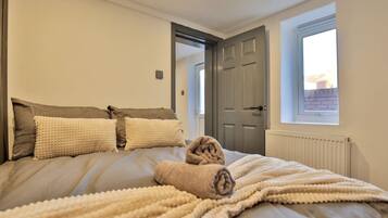 7 bedrooms, iron/ironing board, Internet, bed sheets