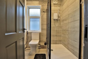 Hair dryer, towels - Chesterfield House, 7BR, Blackpool (Blackpool)