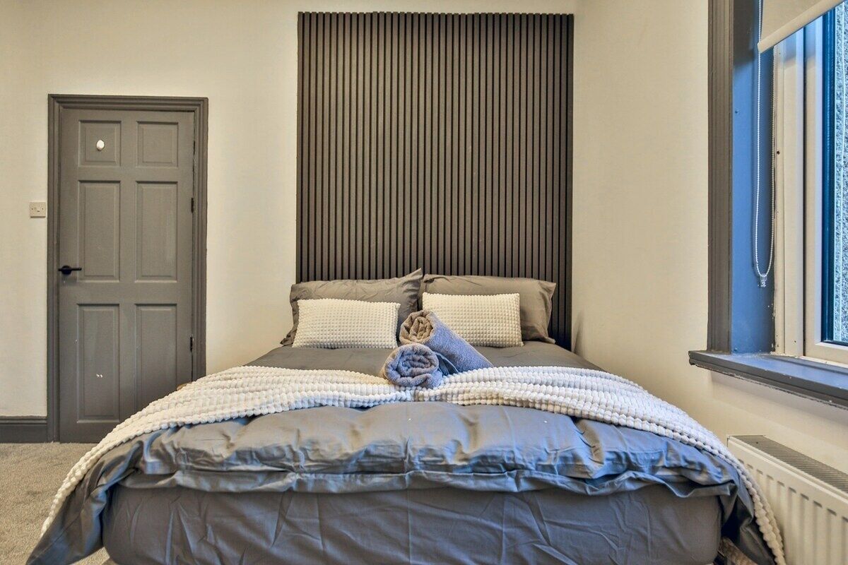 7 bedrooms, iron/ironing board, Internet, bed sheets