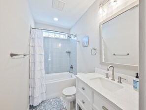 Toallas, jabón, papel de baño 
