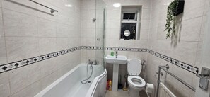 Hair dryer, towels - 2 BR House, Sleeps 6, Odlham (Oldham)