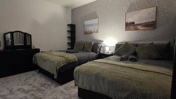 2 bedrooms, iron/ironing board, free WiFi, bed sheets