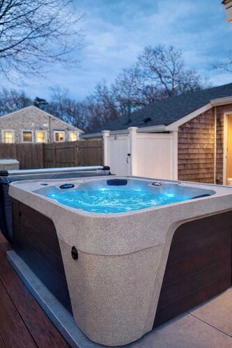 Renovated 4BR Family Retreat | AC & Hot Tub