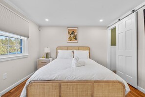 4 habitaciones, tabla de planchar con plancha, cuna de viaje y wifi 